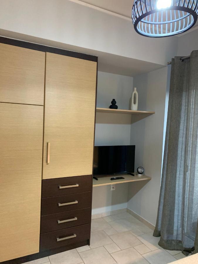 Hommie Apartment Amaliada Екстериор снимка