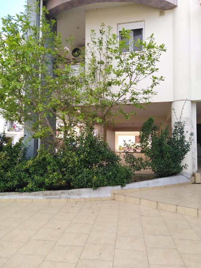 Hommie Apartment Amaliada Екстериор снимка